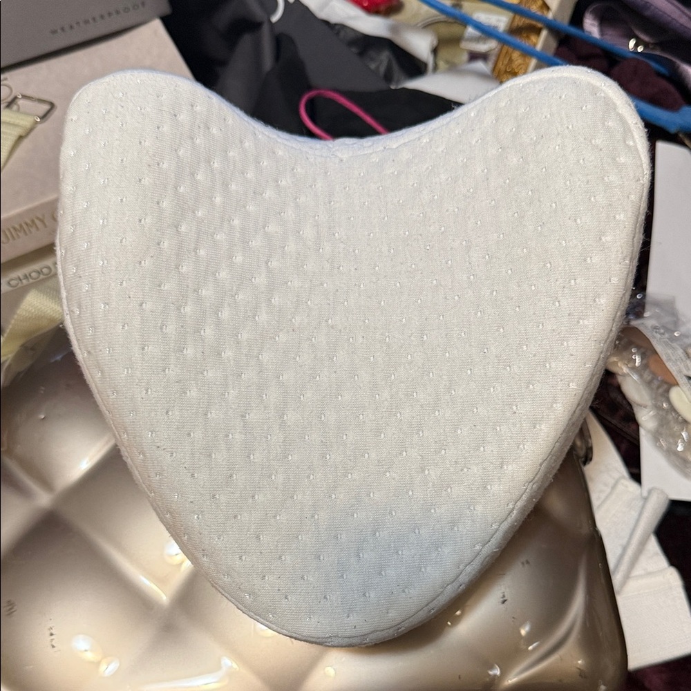 White Heart-Shaped Cushion (for knees).                Removable slip